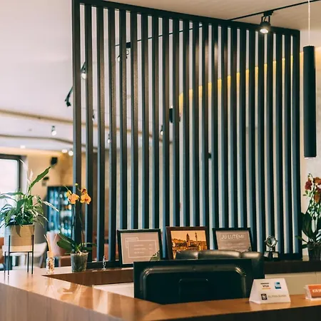 Stela Center טיראנה