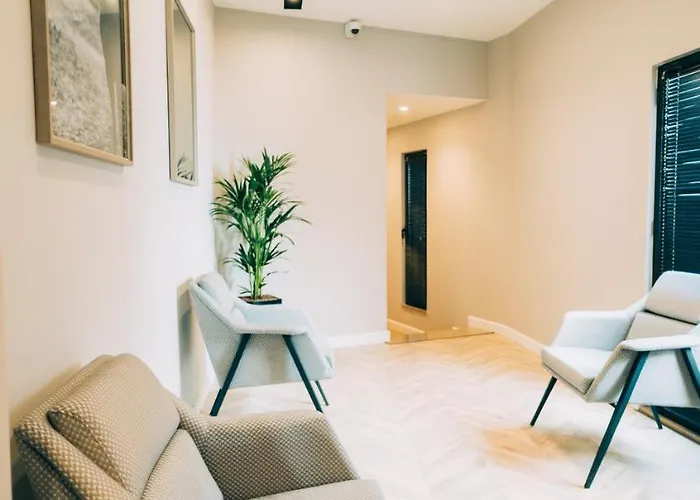 Stela Center מלון טיראנה