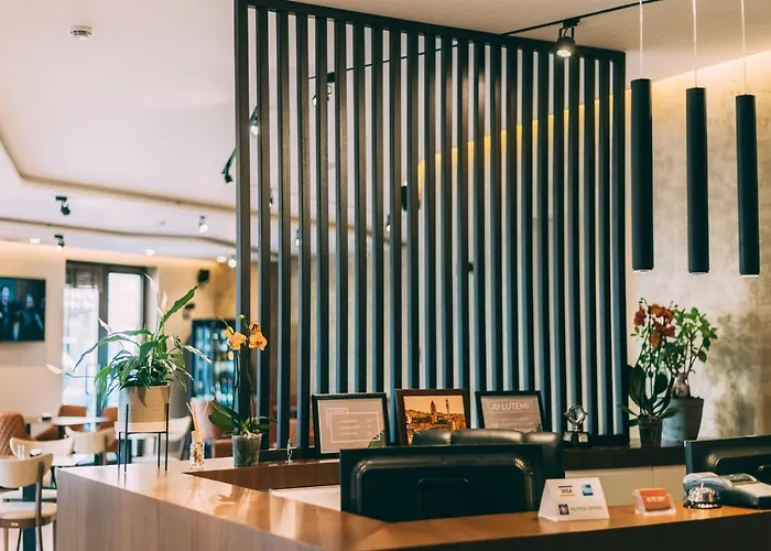 Stela Center טיראנה