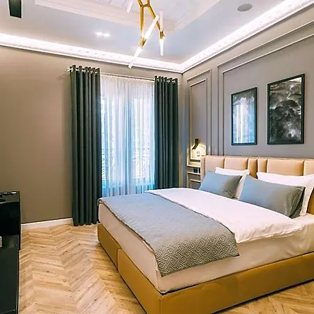 Stela Center 4* טיראנה