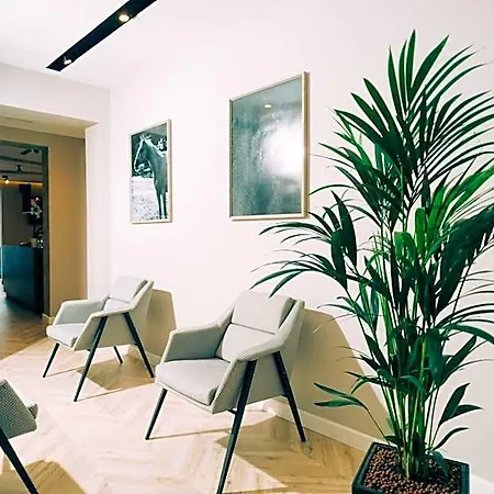 Stela Center טיראנה