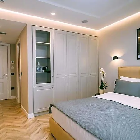 Stela Center 4*