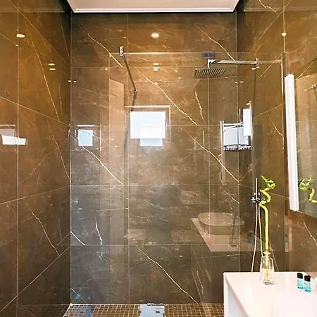 Stela Center 4* טיראנה