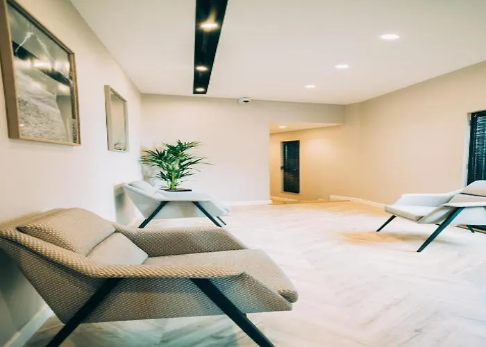 Stela Center Отель Тирана