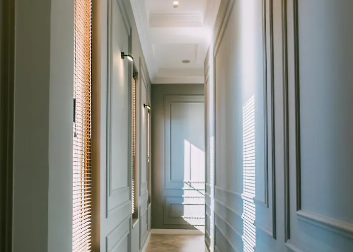 Stela Center Тирана